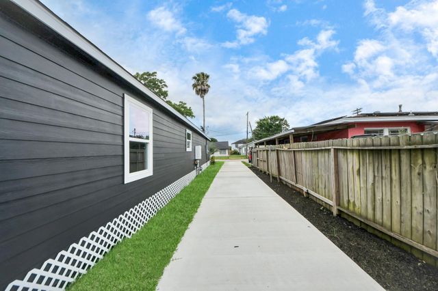 1218 Des Jardines Street, Houston, TX 77023