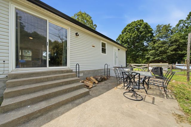 1230 Poplar Ridge Rd, Chapmansboro, TN 37035