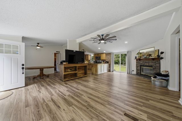 1230 Poplar Ridge Rd, Chapmansboro, TN 37035