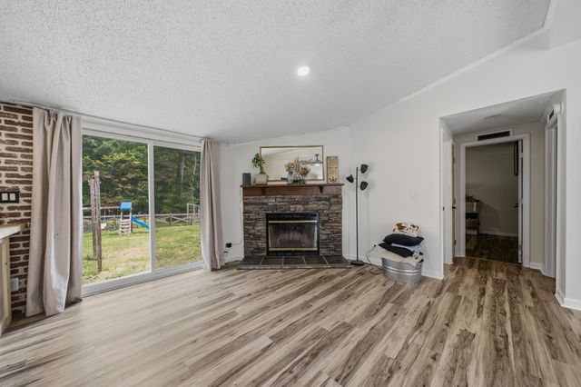 1230 Poplar Ridge Rd, Chapmansboro, TN 37035