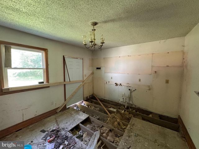 308 W MARTIN ST, Martinsburg, WV 25401