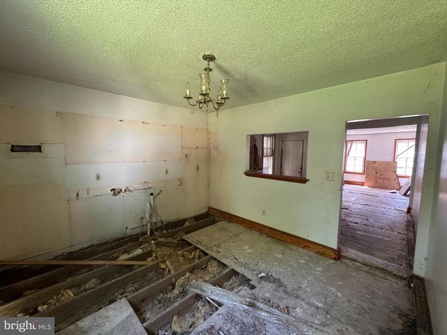 308 W MARTIN ST, Martinsburg, WV 25401