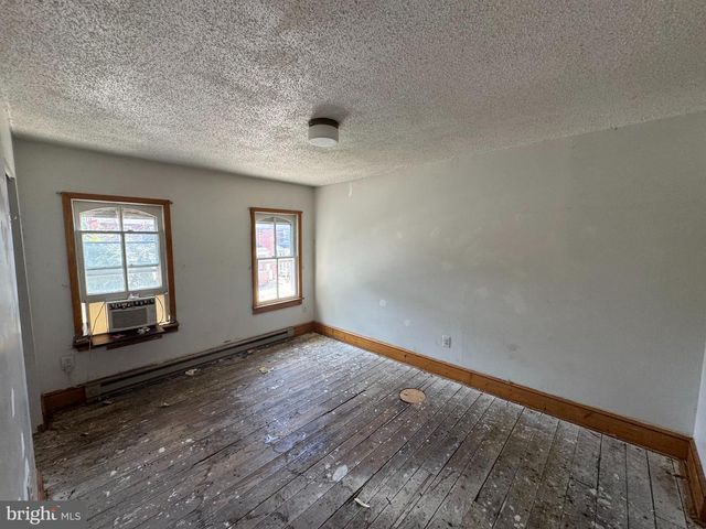 308 W MARTIN ST, Martinsburg, WV 25401