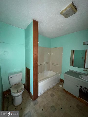308 W MARTIN ST, Martinsburg, WV 25401