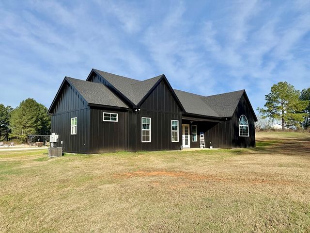 1890 N Co Rd 61, Hartford, AL 36344