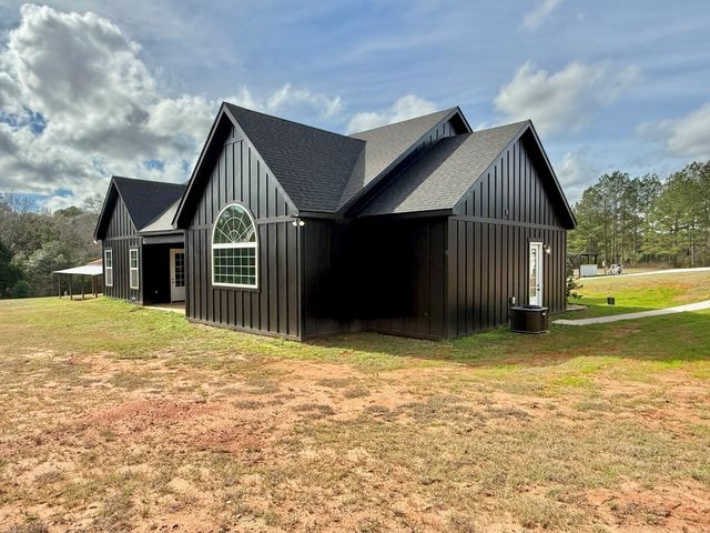 1890 N Co Rd 61, Hartford, AL 36344