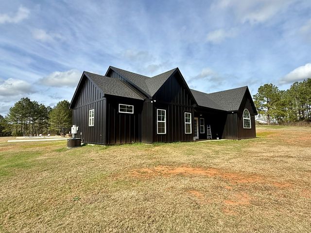 1890 N Co Rd 61, Hartford, AL 36344