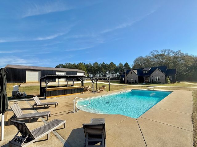 1890 N Co Rd 61, Hartford, AL 36344