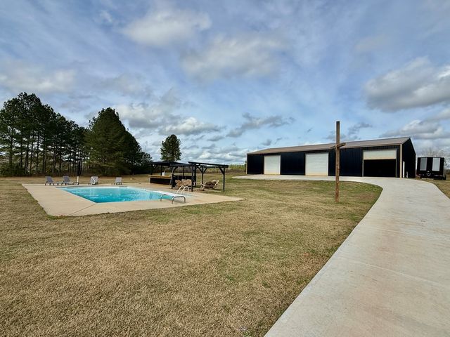 1890 N Co Rd 61, Hartford, AL 36344