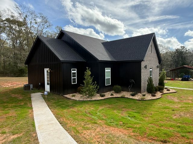 1890 N Co Rd 61, Hartford, AL 36344