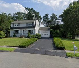 12 Franklin Ave, Wilmington, MA 01887