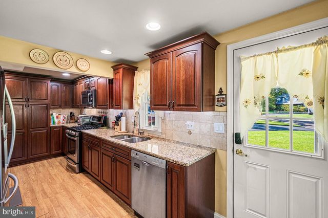4035 FAIRWAY RD, Lafayette Hill, PA 19444