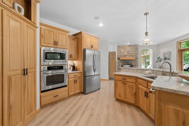 2870 SLEEPY HOLLOW DRIVE, Green Bay, WI 54311