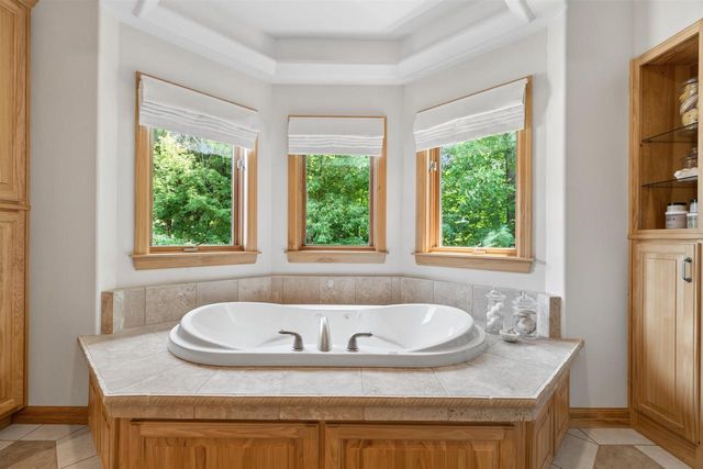 2870 SLEEPY HOLLOW DRIVE, Green Bay, WI 54311