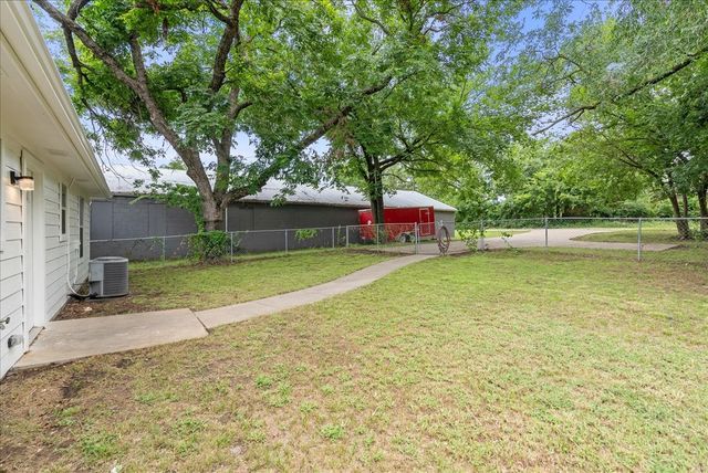 404 W Day Street, Denison, TX 75020