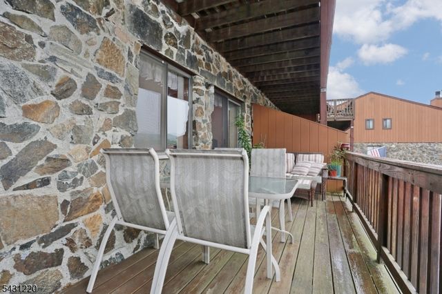 3 Brookside Hts, Wanaque Boro, NJ 07465