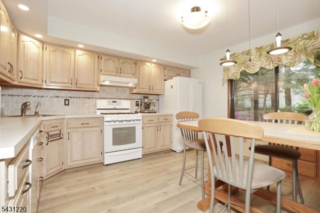 3 Brookside Hts, Wanaque Boro, NJ 07465