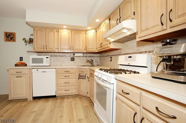 3 Brookside Hts, Wanaque Boro, NJ 07465