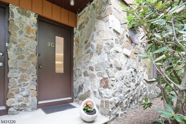 3 Brookside Hts, Wanaque Boro, NJ 07465