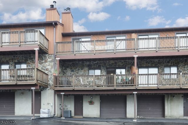 3 Brookside Hts, Wanaque Boro, NJ 07465