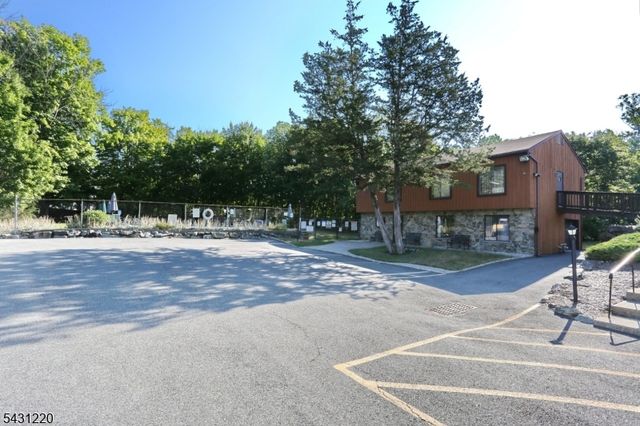 3 Brookside Hts, Wanaque Boro, NJ 07465