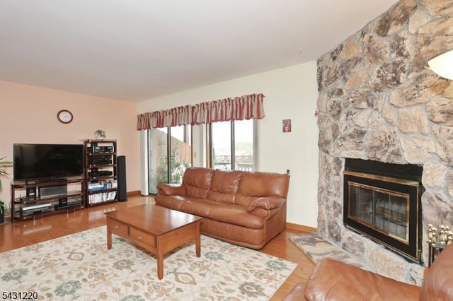 3 Brookside Hts, Wanaque Boro, NJ 07465