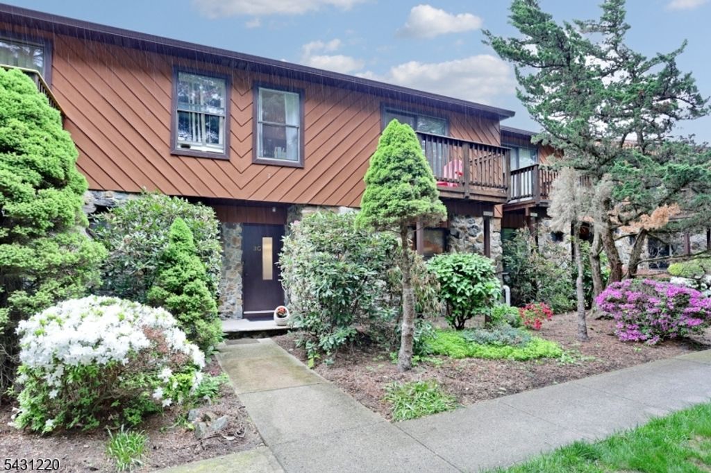 3 Brookside Hts, Wanaque Boro, NJ 07465