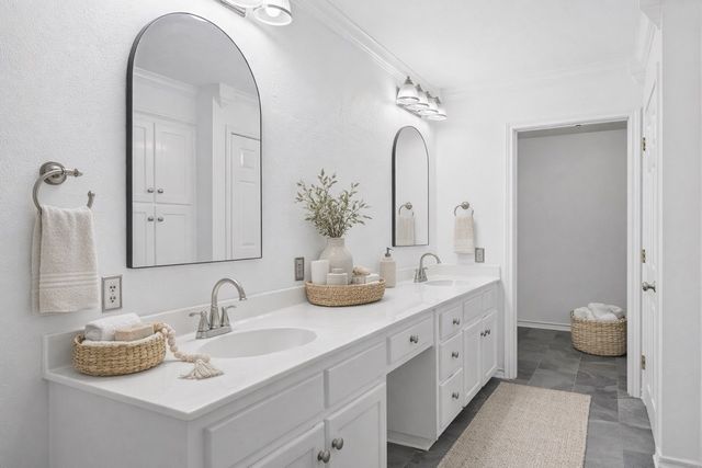 3075 E Lake Drive, Gladewater, TX 75647