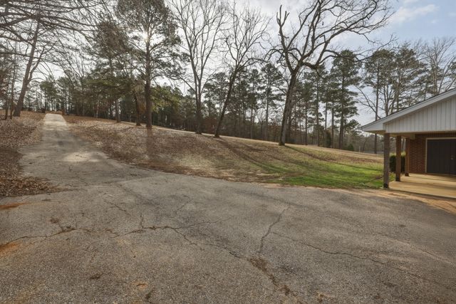 3075 E Lake Drive, Gladewater, TX 75647