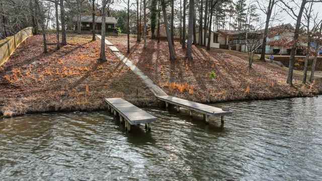 3075 E Lake Drive, Gladewater, TX 75647