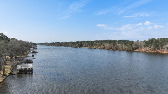 3075 E Lake Drive, Gladewater, TX 75647