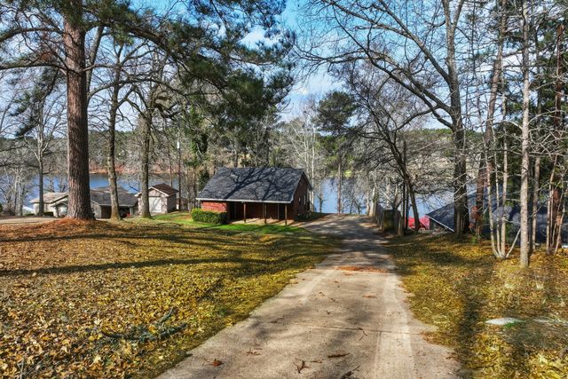 3075 E Lake Drive, Gladewater, TX 75647