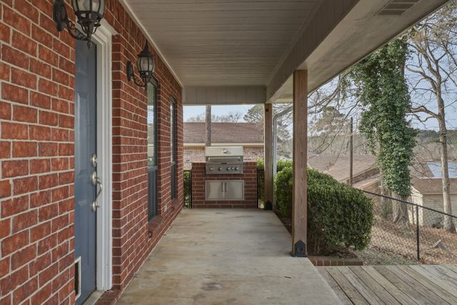 3075 E Lake Drive, Gladewater, TX 75647