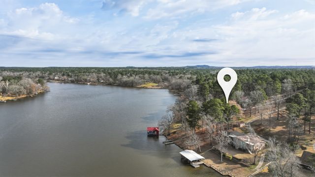 3075 E Lake Drive, Gladewater, TX 75647