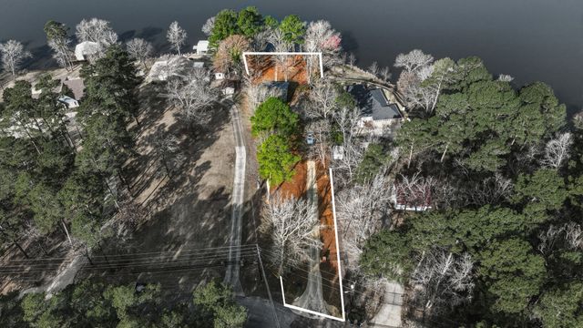 3075 E Lake Drive, Gladewater, TX 75647