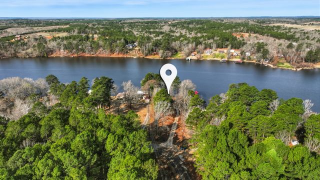3075 E Lake Drive, Gladewater, TX 75647