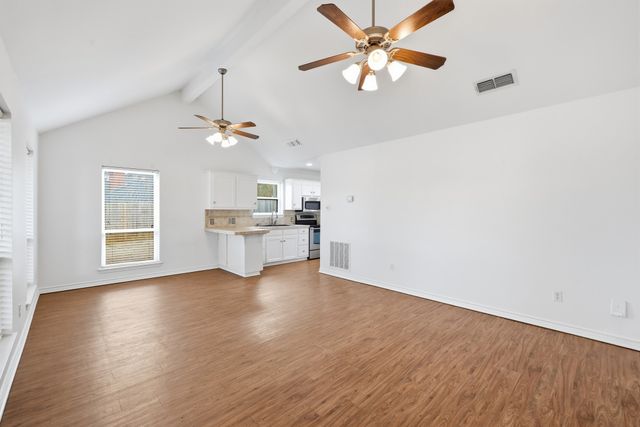 3075 E Lake Drive, Gladewater, TX 75647