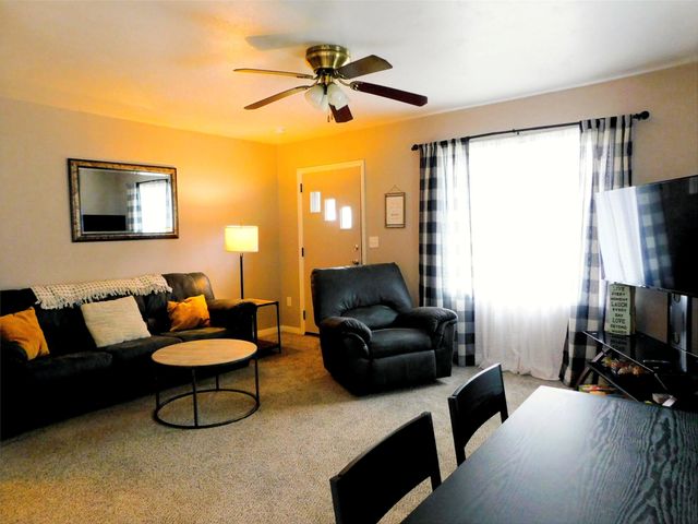 604 E 26th Street S, Newton, IA 50208