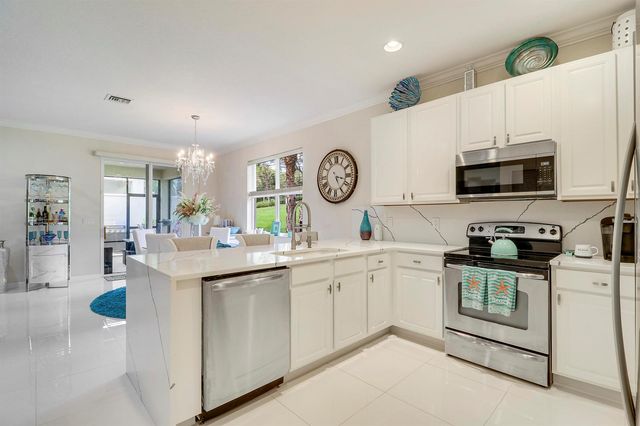 10118 SW Canossa Way, Port St. Lucie, FL 34986