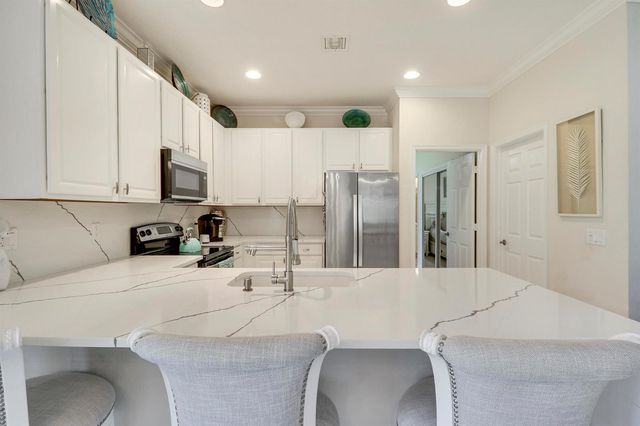 10118 SW Canossa Way, Port St. Lucie, FL 34986