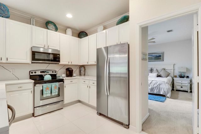 10118 SW Canossa Way, Port St. Lucie, FL 34986