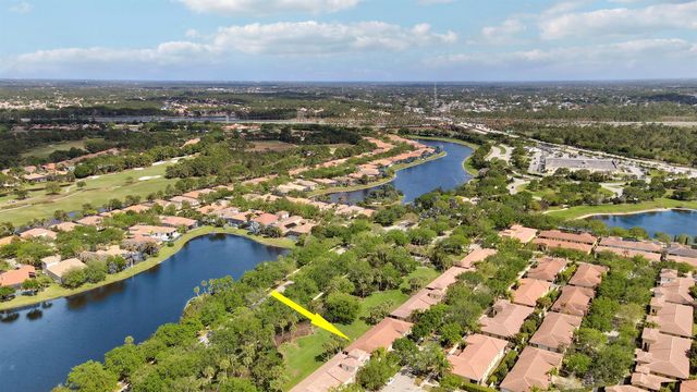 10118 SW Canossa Way, Port St. Lucie, FL 34986