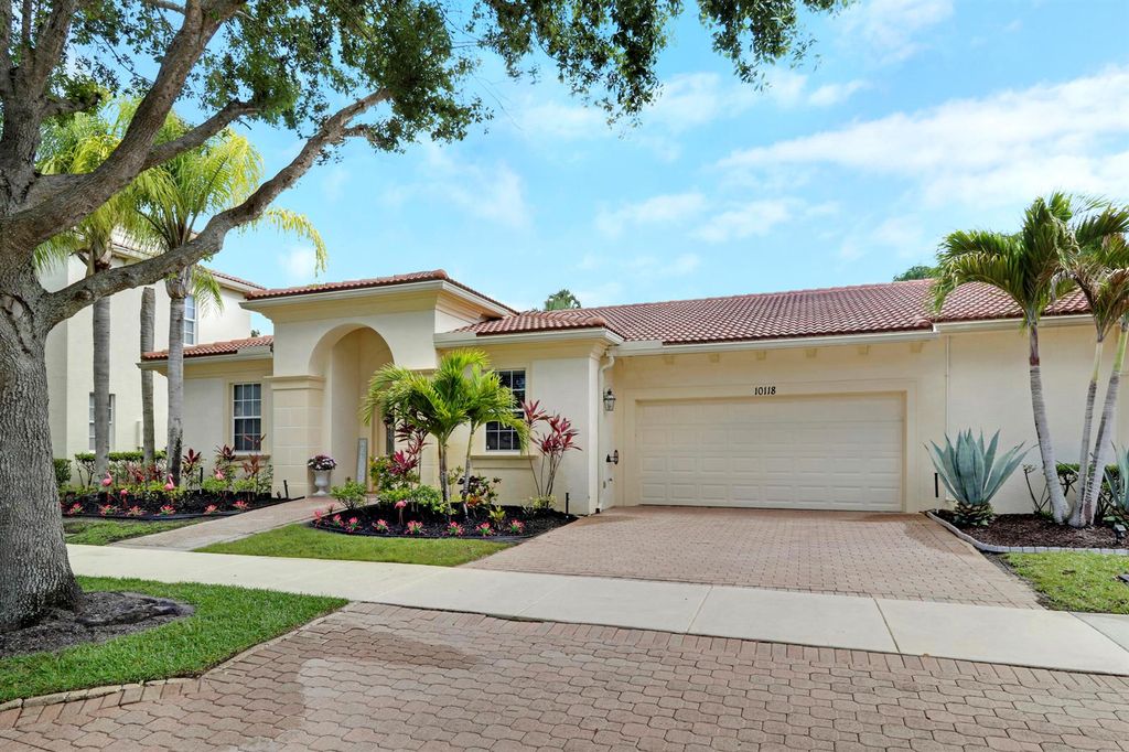 10118 SW Canossa Way, Port St. Lucie, FL 34986