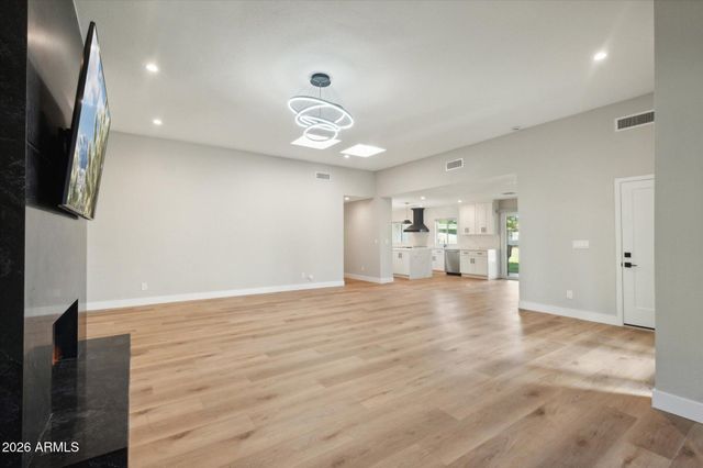 8882 N 82ND Lane, Scottsdale, AZ 85258