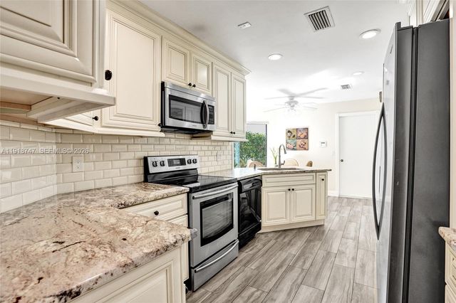 1140 Sand Drift Way B, West Palm Beach, FL 33411