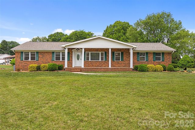 2430 Old Cedarwood Drive NW, Concord, NC 28027