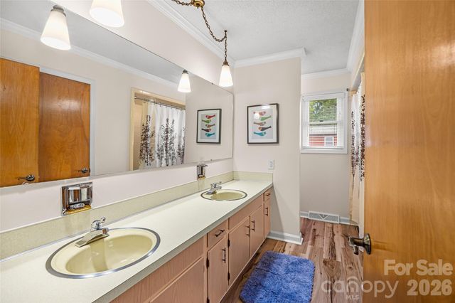 2430 Old Cedarwood Drive NW, Concord, NC 28027