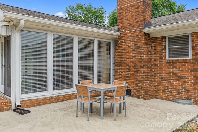 2430 Old Cedarwood Drive NW, Concord, NC 28027