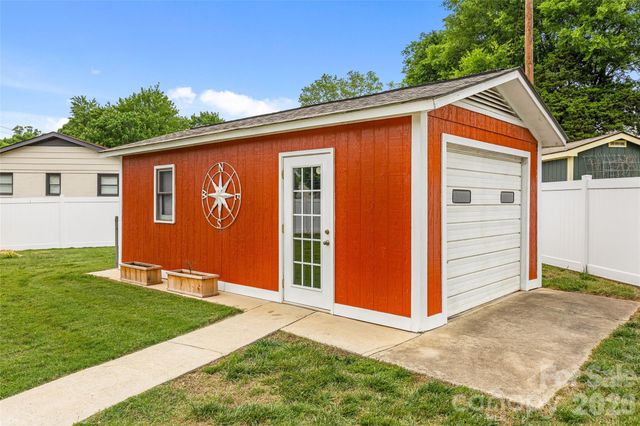 2430 Old Cedarwood Drive NW, Concord, NC 28027