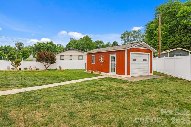 2430 Old Cedarwood Drive NW, Concord, NC 28027